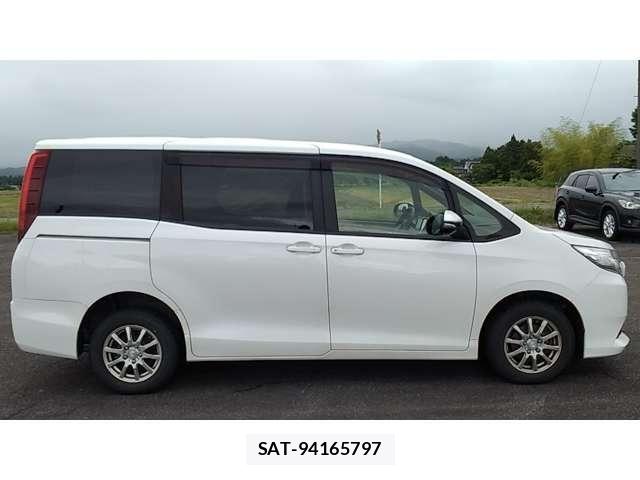 Toyota NOAH 2015-08 7726587-6