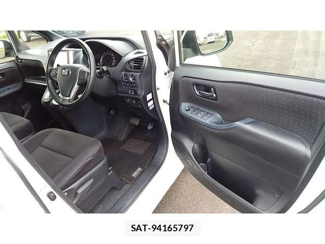 Toyota NOAH 2015-08 7726587-7