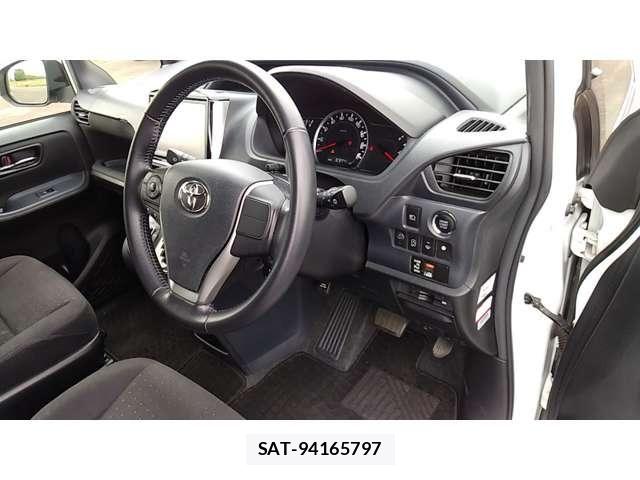 Toyota NOAH 2015-08 7726587-8