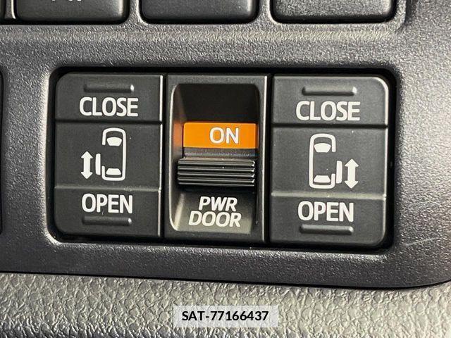 Toyota NOAH 2019-08 7726582-6