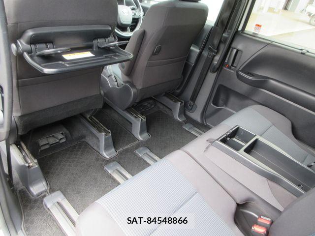 Toyota NOAH 2023-07 7787718-14