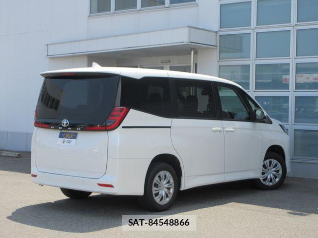 Toyota NOAH 2023-07 7787718-2