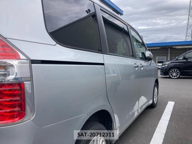 Toyota NOAH 2009-08 7787702-3
