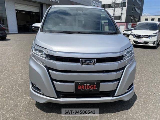 Toyota NOAH 2017-10 7787709-11