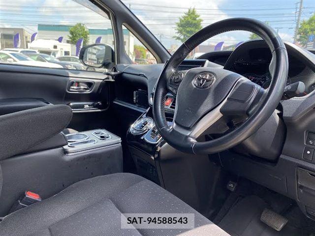 Toyota NOAH 2017-10 7787709-13