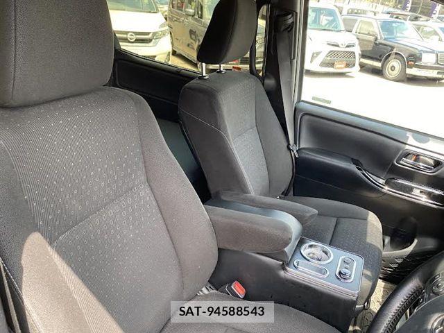Toyota NOAH 2017-10 7787709-14