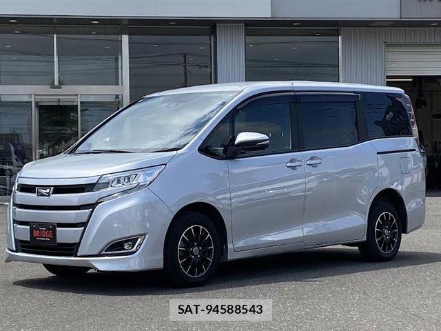 Toyota NOAH 2017-10 7787709-1