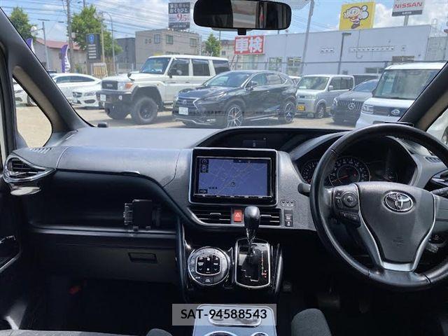 Toyota NOAH 2017-10 7787709-21
