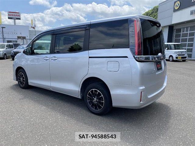 Toyota NOAH 2017-10 7787709-6