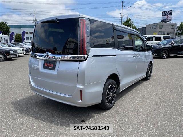 Toyota NOAH 2017-10 7787709-8