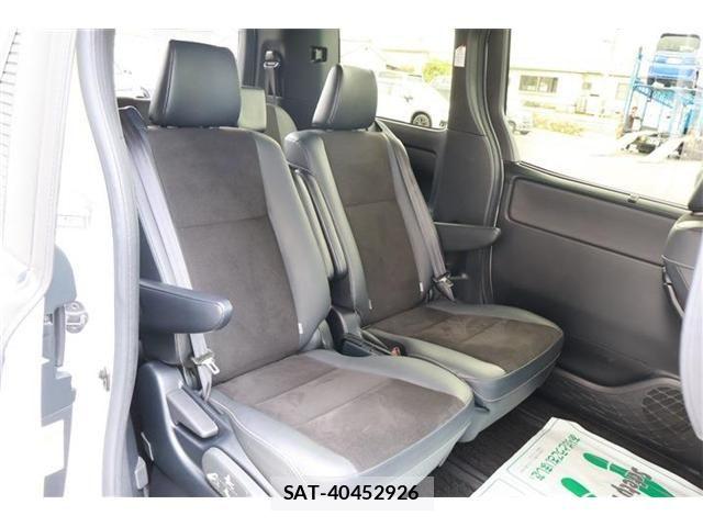 Toyota NOAH 2021-08 7878434-11