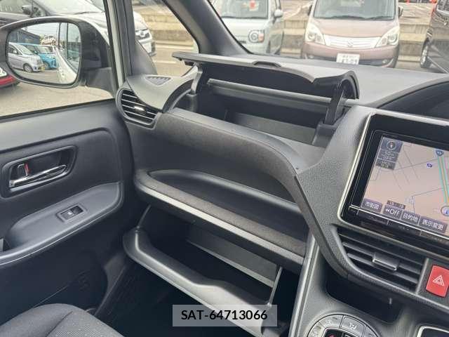 Toyota NOAH 2015-11 7878436-10