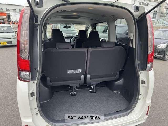 Toyota NOAH 2015-11 7878436-24