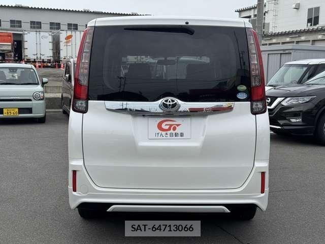 Toyota NOAH 2015-11 7878436-3