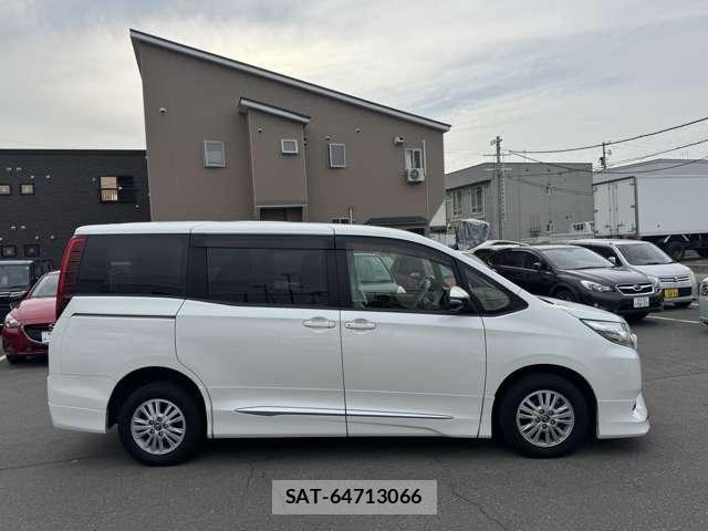 Toyota NOAH 2015-11 7878436-4