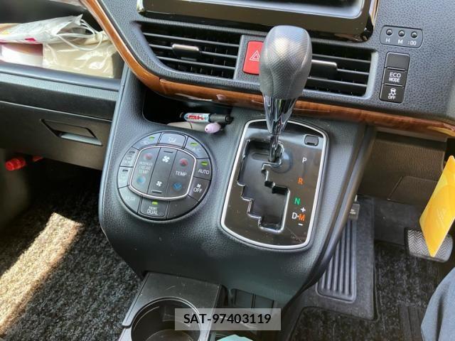 Toyota NOAH 2014-03 7903143-19