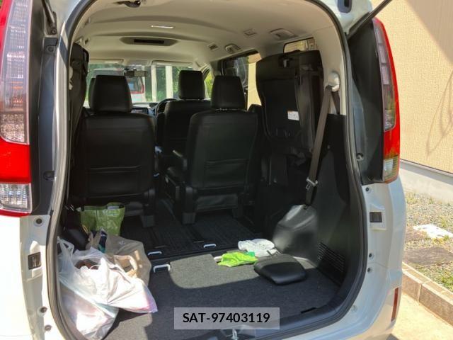 Toyota NOAH 2014-03 7903143-21
