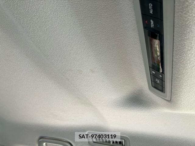Toyota NOAH 2014-03 7903143-23