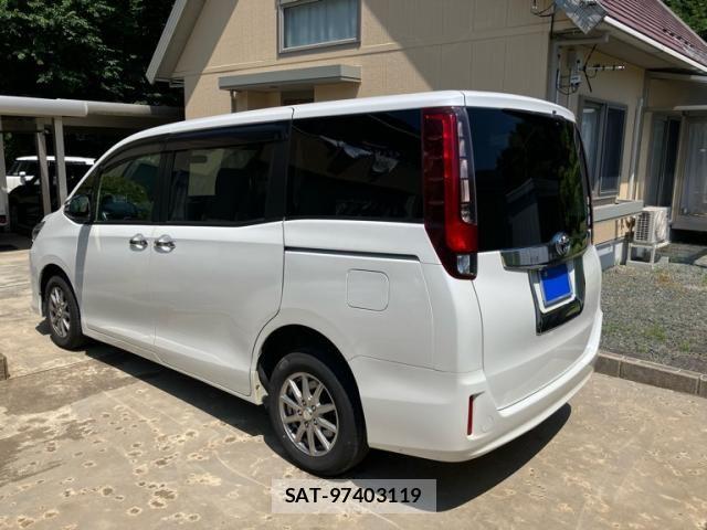 Toyota NOAH 2014-03 7903143-2