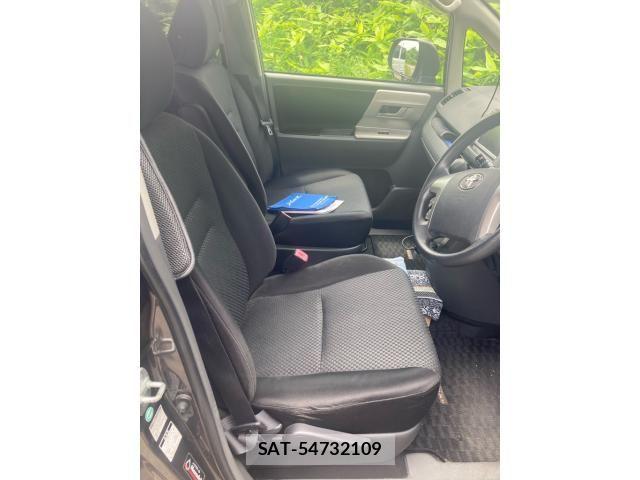 Toyota NOAH 2007-09 7980346-12