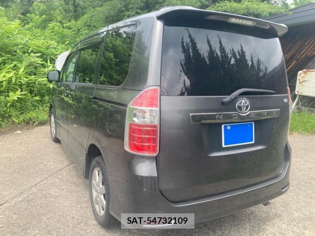 Toyota NOAH 2007-09 7980346-7
