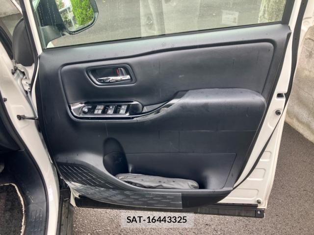 Toyota NOAH 2018-06 8037262-9
