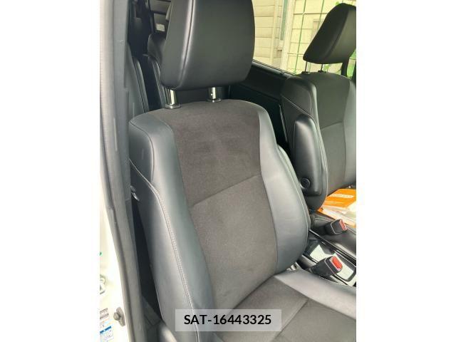 Toyota NOAH 2018-06 8037262-11