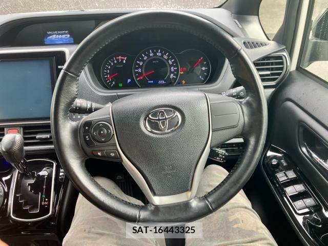Toyota NOAH 2018-06 8037262-14