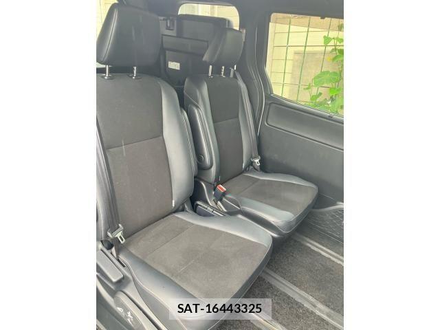Toyota NOAH 2018-06 8037262-23