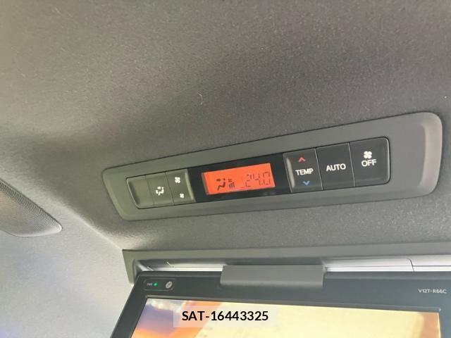 Toyota NOAH 2018-06 8037262-24