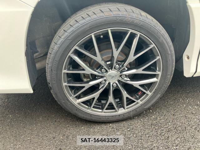 Toyota NOAH 2018-06 8037262-7