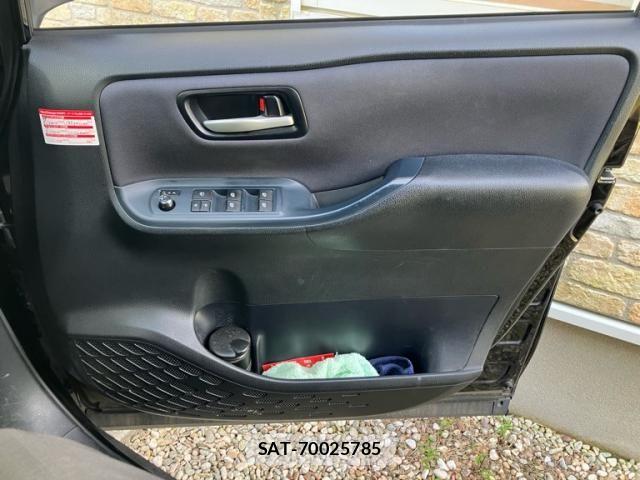 Toyota NOAH 2016-03 8037261-10