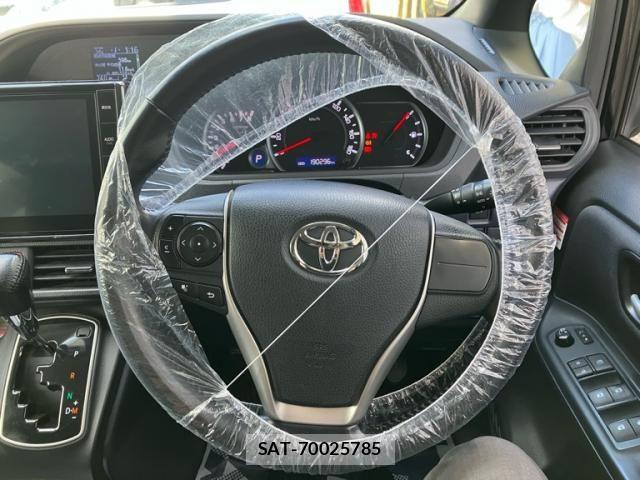 Toyota NOAH 2016-03 8037261-12