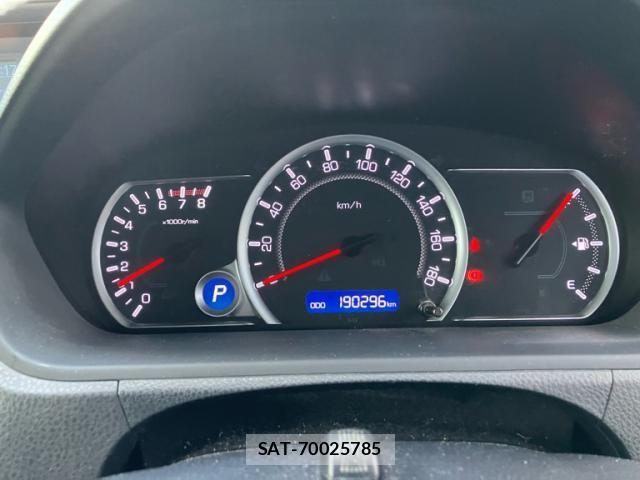 Toyota NOAH 2016-03 8037261-14
