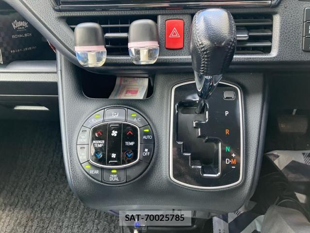 Toyota NOAH 2016-03 8037261-16