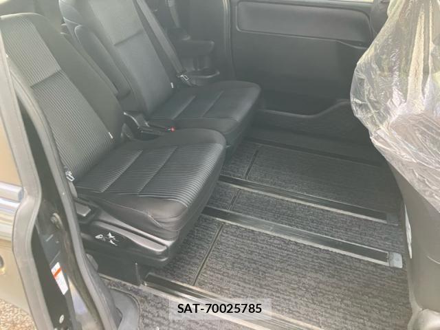 Toyota NOAH 2016-03 8037261-18
