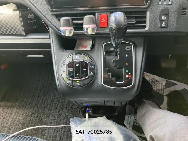 Toyota NOAH 2016-03 8037261-23