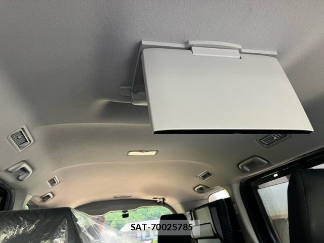 Toyota NOAH 2016-03 8037261-24