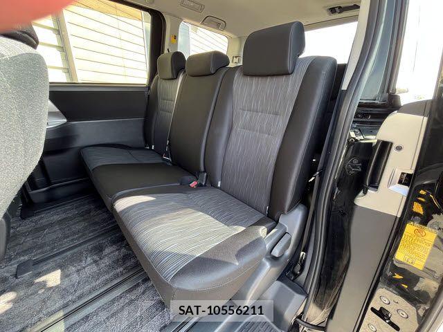 Toyota NOAH 2013-10 8074928-9