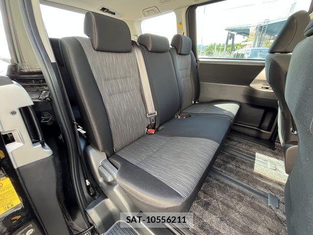 Toyota NOAH 2013-10 8074928-12