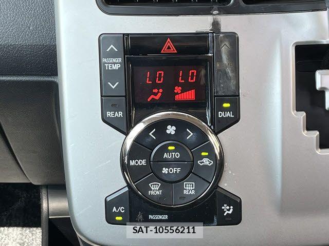 Toyota NOAH 2013-10 8074928-14