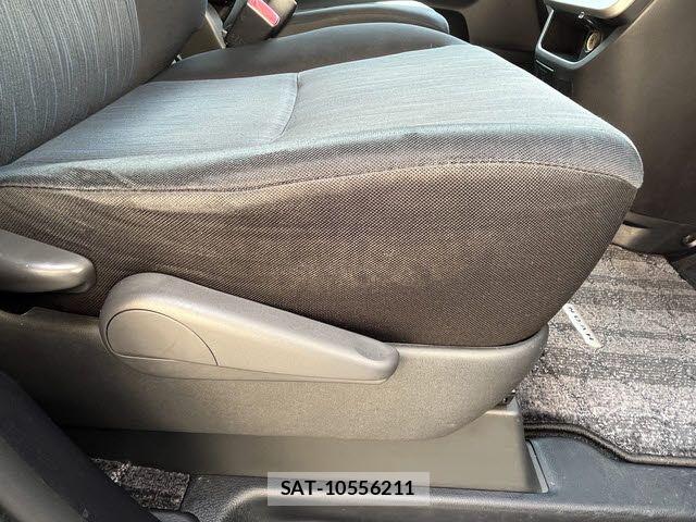 Toyota NOAH 2013-10 8074928-18
