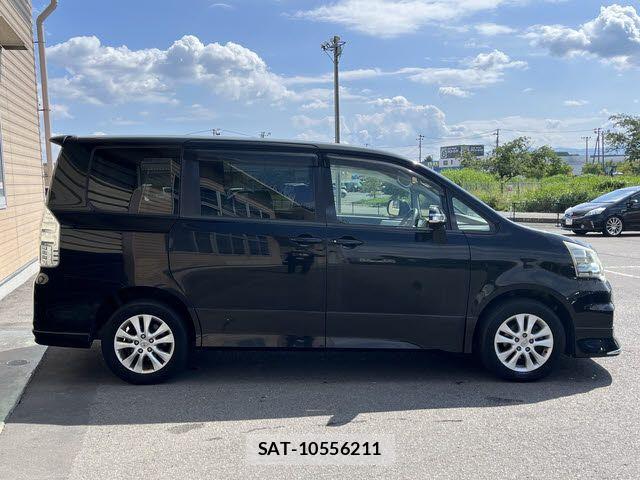 Toyota NOAH 2013-10 8074928-22
