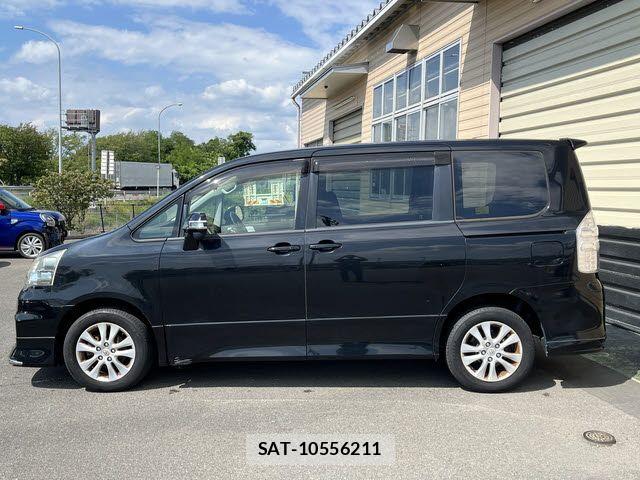 Toyota NOAH 2013-10 8074928-23