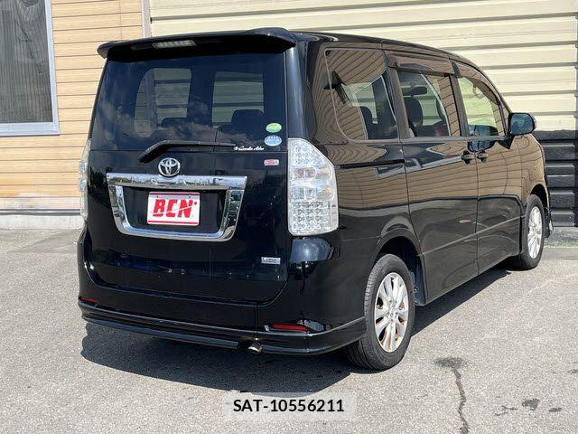 Toyota NOAH 2013-10 8074928-2