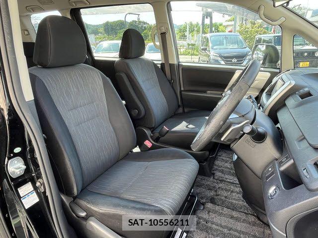 Toyota NOAH 2013-10 8074928-3