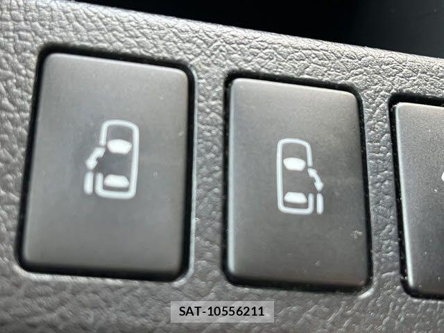 Toyota NOAH 2013-10 8074928-5