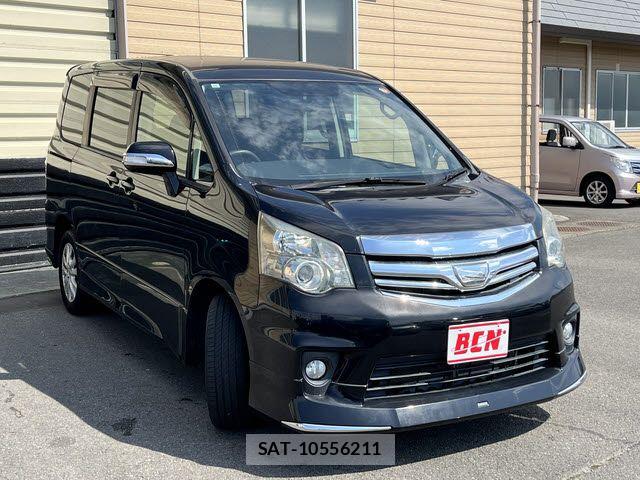 Toyota NOAH 2013-10 8074928-6