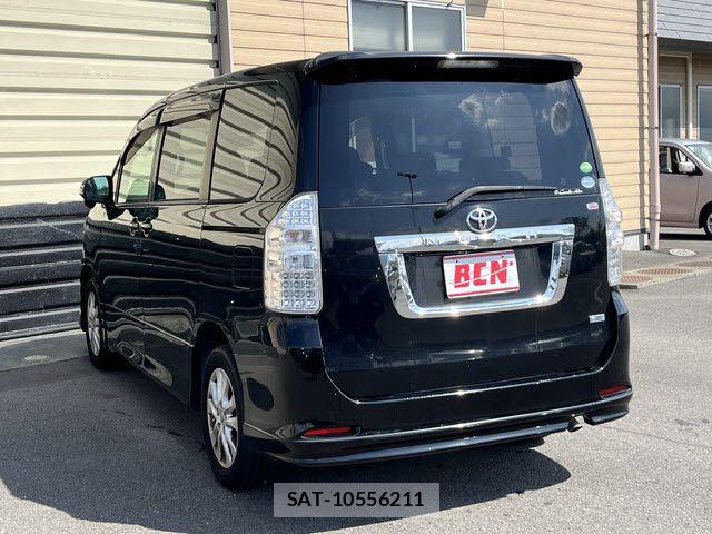 Toyota NOAH 2013-10 8074928-8