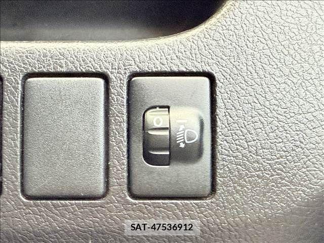 Toyota NOAH 2011-05 8074929-12